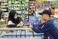 -TRIPLE KUOTA- Pelanggan XL Axiata mendapatkan penjelasan mengenai program promo awal tahun 2025. Foto : Dok.XL