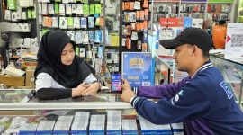 -TRIPLE KUOTA- Pelanggan XL Axiata mendapatkan penjelasan mengenai program promo awal tahun 2025. Foto : Dok.XL