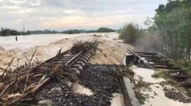 Update perkembangan penanganan banjir yang terjadi di Km 32+5/7 antara Stasiun Gubug - Stasiun Karangjati, Kabupaten Grobogan. Foto : Dok.KAI