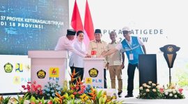 Peresmian 37 proyek strategis ketenagalistrikan di 18 Provinsi oleh Presiden Republik Indonesia, Prabowo Subianto (tengah), didampingi Menteri ESDM, Bahlil Lahadalia (kedua dari kanan), Menteri BUMN, Erick Thohir (kedua dari kiri), Menteri PU, Dody Hanggodo (kiri), dan Direktur Utama PLN, Darmawan Prasodjo (kanan) pada Senin (20/1/2025) bertempat di PLTA Jatigede, Kabupaten Sumedang, Jawa Barat. Foto : Dok.PLN