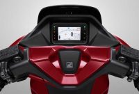 Layar Panel Meter Honda PCX Roadsync sudah memiliki kecerdasan mampu beradaptasi dengan lingkungan. Foto : Dok.Honda