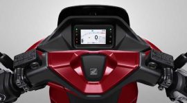 Layar Panel Meter Honda PCX Roadsync sudah memiliki kecerdasan mampu beradaptasi dengan lingkungan. Foto : Dok.Honda