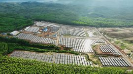 Tampak Pembangkit Listrik Tenaga Surya (PLTS) Ibu Kota Nusantara (IKN) berkapasitas 50 MWac. PLTS yang berdiri di atas lahan 80 hektare ini memasok listrik hijau untuk IKN. Foto : Dok.PLN