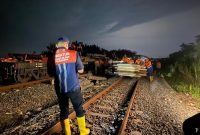 Kondisi terkini dalam perbaikan jalur kereta api yang terdampak banjir di Km 32+5/7 pada petak jalan antara Stasiun Gubug dan Stasiun Karangjati. Foto : Dok.KAI
