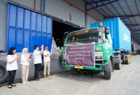 EKSPOR KOPI - Kepala Perwakilan BANK Indonesia Provinsi Jateng Rahmat Dwi Saputra melakukan pecah kendi sebagai tradisi untuk melepas ekspor perdana kopi Temanggung di tahun 2025. (ist)