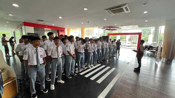 Study Tour SMK NU 01 Kendal ke Dealer Astra Motor Center Semarang, Jumat (31/1/2025), mulai pagi hingga siang hari. Foto : Dok.Honda