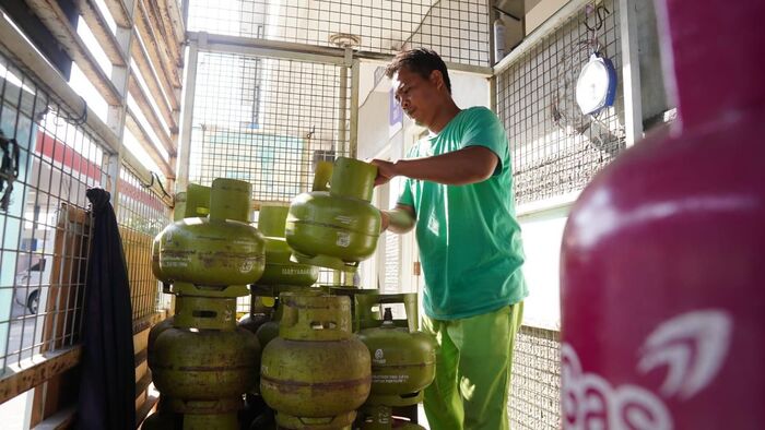Per 1 Februari nanti, LPG 3 KG hanya disalurkan melalui pangkalan, sehingga sudah tidak ada lagi pengecer. Foto : Dok.Pertamina