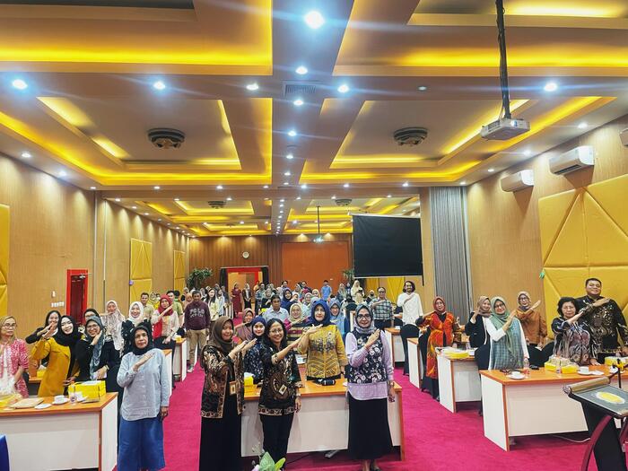 Kantor Pelayanan Pajak (KPP) Pratama Pati memberikan bimbingan teknis Coretax DJP kepada Notaris dan Pejabat Pembuat Akta Tanah (PPAT) di Hotel New Merdeka Pati, Jumat (31/1/2025). Foto : Dok.Pajak