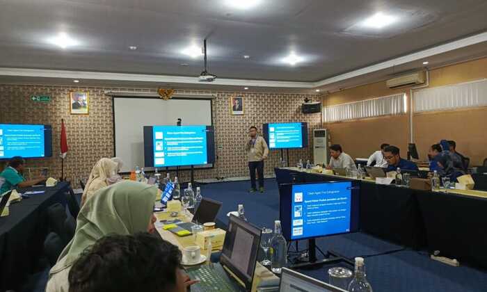 Menyambut Tahun Baru Imlek 2025, PLN Unit Pelaksana Pengatur Distribusi (UP2D) Jawa Tengah dan D.I Yogyakarta menggelar sosialisasi Kesehatan dan Keselamatan Kerja (K3), Kamis (23/1/2025). Foto : Dok.PLN