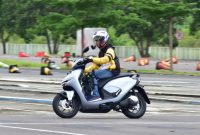 -AHM- Honda CUV e: menjadi salah satu pilihan sepeda motor listrik Honda yang memiliki fitur konektivitas canggih yaitu Honda RoadSync Duo. Foto : Dok.Honda/metrojateng.id