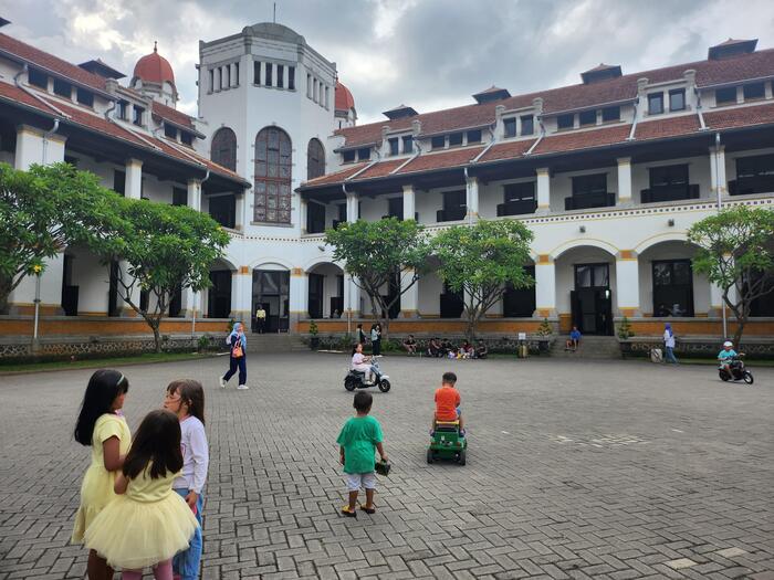 -LAWANG SEWU- Bertepatan di bulan Valentine atau bulan kasih sayang, KAI Wisata akan menghadirkan Lawang Sewu Peace & Love February kepada pelanggan setia di Historic Building Lawang Sewu Semarang. Foto : Dok.KAI/metrojateng.idd