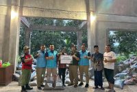 -BANTUAN FABA- PT PLN (Persero) Unit Induk Distribusi (UID) Jawa Tengah dan DIY menyerahkan bantuan RJSL pemanfaatan FABA untuk penanggulangan banjir di Kota Semarang. Foto : Dok.PLN/metrojateng.id