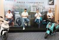 -PERS CONFERENCE- (Kiri ke kanan) Iko Freediantoro, Parts Manager Astra Motor Jateng; Ronaldo Widjaja, Region Head Astra Motor Jateng; Henry Setiawan, Marketing Manager Astra Motor Jateng; dan Erie Kurnia, Customer Care Manager Astra Motor Jateng; dalam pers conference Launching Honda ICON e: dan Honda CUV e:, di Solo, Jumat (14/2/2025). Foto : Dok.Honda/metrojateng.id