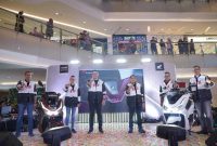 -LAUNCHING HONDA PCX - Management Astra Motor Jateng berfoto bersama saat prosesi Launching New Honda PCX160 di Solo, Sabtu (15/2/2025). Dari kiri ke kanan, Erie Kurnia, Customer Care Manager; Henry Setiawan, Marketing Manager; Ronaldo Widjaja, Region Head; I Nyoman Sukadana, Adfin Manager; Muh. Yusuf, Retail Manager; dan Iko Freediantoro, Parts Manager. Foto : Dok.Honda/metrojateng.id