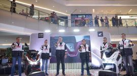 -LAUNCHING HONDA PCX - Management Astra Motor Jateng berfoto bersama saat prosesi Launching New Honda PCX160 di Solo, Sabtu (15/2/2025). Dari kiri ke kanan, Erie Kurnia, Customer Care Manager; Henry Setiawan, Marketing Manager; Ronaldo Widjaja, Region Head; I Nyoman Sukadana, Adfin Manager; Muh. Yusuf, Retail Manager; dan Iko Freediantoro, Parts Manager. Foto : Dok.Honda/metrojateng.id