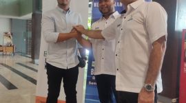 -MENDAFTAR- Salah satu pengusaha muda Kota Semarang, Oldy Ardhana (kiri), Senin (17/2/2025), resmi mengambil formulir pendaftaran bakal calon Ketua BPC HIPMI Kota Semarang, di Sekretariat Panitia MUSCAB, yang berada Lobby Hotel Oaktree. Foto : Dok. HIPMI/metrojateng.id