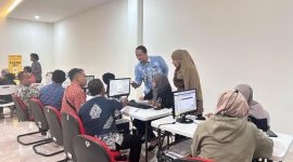 -LAYANAN LANCAR- Kepala Kantor Wilayah (Kakanwil) DJP Jawa Tengah I, Nurbaeti Munawaroh, mengunjungi Kantor Pelayanan Pajak (KPP) Pratama Jepara, Kamis (13/2/2025), guna memastikan pelayanan berjalan lancar. Foto : Dok.Pajak/metrojateng.id