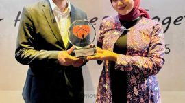 -PENGHARGAAN- JNE kembali menegaskan komitmennya dalam misi kemanusiaan dengan meraih Happiness Awards 2025 dari Rumah Zakat Indonesia. Foto : Dok.JNE/metrojateng.id