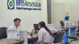 KEMUDAHAN - Peserta JKN tengah mendapatkan layanan kesehatan dari petugas di FKTP . (ist/tya)