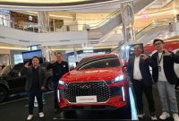 RESMI MELUNCUR - Chery Tiggo Cros resmi meluncur di jalanan kota Semarang dengan desain yang elegan dan macho. (tya)