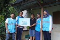 -SAMBUNG LISTRIK GRATIS- PLN UP2D Jateng & DIY kembali memberikan bantuan penyambungan listrik gratis melalui program Light Up The Dream. Bantuan ini diberikan salah satunya ke Keluarga Ibu Darwanti (42 tahun), warga Kelurahan Srondol Kulon, Kecamatan Banyumanik, Kota Semarang, Jawa Tengah. Foto : Dok.PLN/metrojateng.id