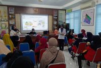 -EDUKASI- Tim pengabdi Jurusan Gizi Poltekkes Kemenkes Semarang mengadakan kegiatan edukasi pra-Ramadan khusus bagi penyandang Diabetes Mellitus yang tergabung dalam program Prolanis, Kamis (20/2/2025). Foto : Dok.Poltekkes/metrojateng.id