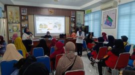 -EDUKASI- Tim pengabdi Jurusan Gizi Poltekkes Kemenkes Semarang mengadakan kegiatan edukasi pra-Ramadan khusus bagi penyandang Diabetes Mellitus yang tergabung dalam program Prolanis, Kamis (20/2/2025). Foto : Dok.Poltekkes/metrojateng.id