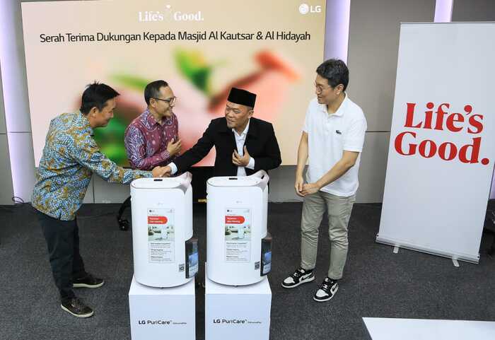 -DONASI LG- Memasuki bulan Ramadan dijadikan momen bagi PT LG Electronics Indonesia (LG) untuk kembali menyampaikan kepeduliannya pada masyarakat dengan memberikan donasi berupa 15 unit dehumidifier bagi dua masjid di Jakarta. Foto : Dok.LG/metrojateng.id