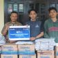 -CSR PEKALONGAN - Perwakilan XL Axiata menyerahkan bantuan untuk korban bencana banjir di di posko Desa Kasimpar, Kecamatan Petungkriyana, Pekalongan, Jawa Tengah, pekan lalu. Foto : Dok.XL/metrojateng.id