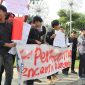 -AKSI MASA- Dewan Energi Mahasiswa (DEM) Semarang menggelar aksi massa bertajuk “Pertamina dalam Genggaman Oligarki: Kembalikan Pertamina kepada Rakyat”, di Titik Nol Kota Semarang, Selasa (4/3/2025). FOTO : Dok.DEMSemarang/metrojateng.id