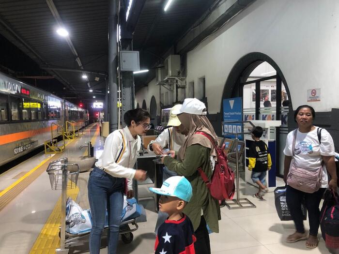 -MICE KAI WISATA- Pada masa angkutan lebaran 2025 kali ini, Meetings, Incentives, Conventions, and Exhibitions (MICE) KAI Wisata mendukung kegiatan mudik BUMN dan Swasta untuk akomodasi dan konsumsi rombongan peserta mudik sebanyak 23.090 orang. Foto : Dok.KAI/metrojateng.id