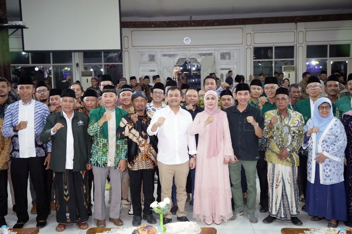 -KUNJUNGAN- Gubernur Jawa Tengah, Ahmad Luthfi sambangi acara “Nongkrong Bareng dan Silaturahmi Gubernur Jawa Tengah” bersama tokoh masyarakat dan tokoh agama setempat di Pendopo Kabupaten Kendal. Foto : Dok.Pemprov/metrojateng.id