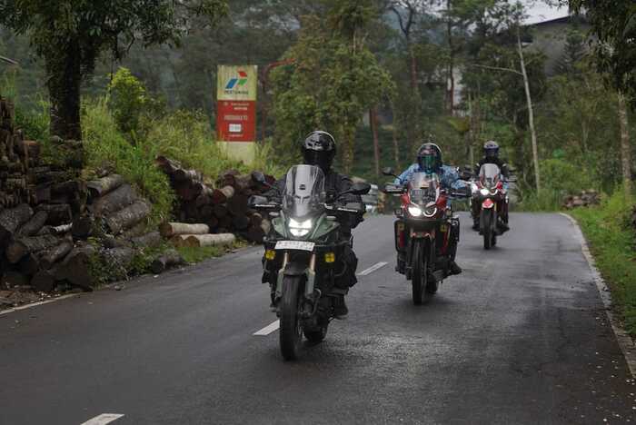 -TOURING- Nikmatnya sensasi Touring Pemalang - Solo bareng Honda Community Big Bike. Foto : Dok.Honda/metrojateng.id