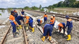 -REL KERETA API- KAI Daop 4 Semarang telah menyelesaikan perbaikan pada dua jalur rel di Km 32+6/7 antara Stasiun Gubug - Stasiun Karangjati Kabupaten Grobogan pada Minggu, 9 Maret 2025 pada pukul 14.50 WIB. Foto : Dok.KAI/metrojateng.id