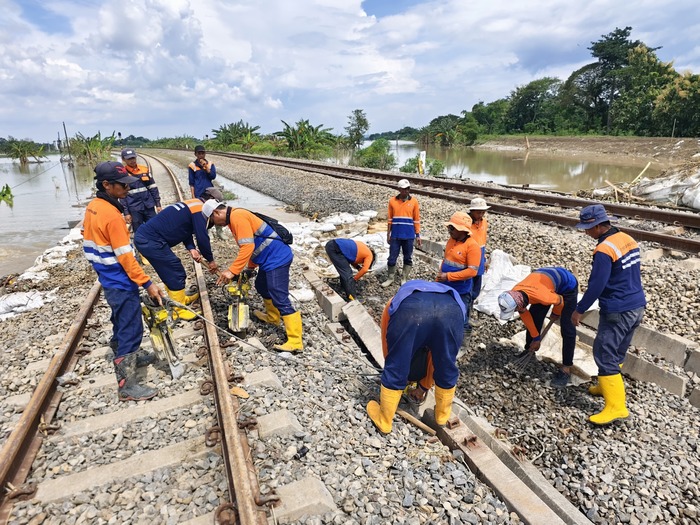 -REL KERETA API- KAI Daop 4 Semarang telah menyelesaikan perbaikan pada dua jalur rel di Km 32+6/7 antara Stasiun Gubug - Stasiun Karangjati Kabupaten Grobogan pada Minggu, 9 Maret 2025 pada pukul 14.50 WIB. Foto : Dok.KAI/metrojateng.id