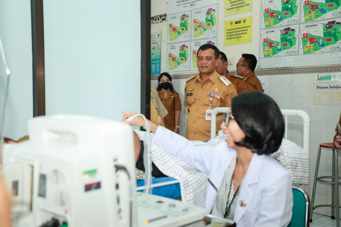 -KUNJUNGAN KERJA- Gubernur Jawa Tengah, Ahmad Luthfi kunjungi Desa Bulurejo, Kecamatan Gondangrejo dan Desa Alastuwo, Kecamatan Kebakramat, Kabupaten Karanganyar pada Senin, 10 Maret 2025 dalam rangka meninjau fasilitas Pelayanan Publik dan Kesehatan Desa. Foto : Dok.Pemprov/metrojateng.id