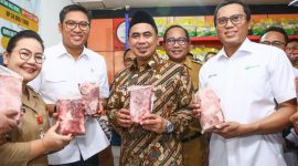 -KUNJUNGAN KERJA- Wakil Gubernur Jawa Tengah Taj Yasin Maimoen (Gus Yasin) bersama Wakil Menteri Pertanian Sudaryono B. Eng., M.M, MBA, lakukan kunjungan kerja ke Kantor Pos KCU Pasar Johar Semarang, Senin (10/3/2025). Foto : Dok.Pemprov/metrojateng.id
