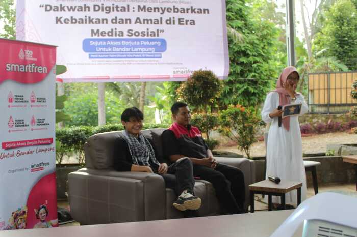 -SANTRI NGONTEN- Smartfren gelar program #RamadanPenuhBerkah yang kegiatannya adalah Santri Ngonten yang merupakan kegiatan pelatihan dan peningkatan literasi digital khusus untuk pelajar atau santri, serta promo diskon kuota hingga 50% untuk seluruh pelanggan. Foto : Dok.Smartfren/metrojateng.id