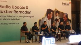 -MEDIA UPDATE- Joko Tri Wibowo, SVP Head of Region Central Java IOH (ketiga dari kiri), Fahd Yudhanegoro, EVP Head of Circle Java IOH (ketiga dari kanan), didampingi jajaran manajemen Indosat yang melakukan Drive Test “Ekspedisi Jaringan Andal” saat acara Media Update di Semarang, Selasa (11/3/2025) kemarin. Foto : Dok.IOH/metrojateng.id