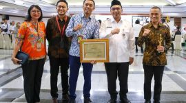 -PENGHARGAAN- Pertamina Patra Niaga kembali menjadi Badan Usaha Milik Negara (BUMN) Terbaik 1 sebagai pelaksana program Tanggung Jawab Sosial dan Lingkungan (TJSL) atau Corporate Social Responsibility (CSR) di Jawa Tengah dalam ajang penganugerahaan CSR Award Jawa Tengah pada Rabu (12/3/2025) di Gedung Gradhika Bhakti Praja, kota Semarang. Foto : Dok.Pertamina/metrojateng.id