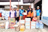 -BANTUAN- YBM PLN memberikan bantuan sembako dan perlengkapan rumah tangga pada korban terdampak banjir Grobogan. Foto : Dok.YBMPLN/metrojateng.id