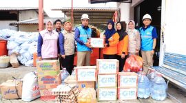 -BANTUAN- YBM PLN memberikan bantuan sembako dan perlengkapan rumah tangga pada korban terdampak banjir Grobogan. Foto : Dok.YBMPLN/metrojateng.id