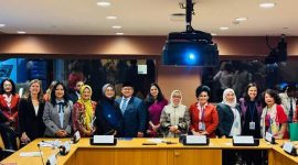 -CWS69- Menteri Pemberdayaan Perempuan dan Perlindungan Anak RI, Arifah Fauzi (tiga dari kanan), dan Presiden Direktur & CEO XL Axiata, Dian Siswarini (kiri), pada forum dunia Commission on the Status of Women ke-69 (CWS69) yang berlangsung di Markas Besar Perserikatan Bangsa-Bangsa (PBB), New York, Amerika Serikat, pada 11 - 22 Maret 2025. Foto : Dok.XL/metrojateng.id
