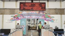 -DEKORASI SPESIAL- Menyambut masa angkutan lebaran 2025, KAI Daop 4 Semarang menghadirkan dekorasi spesial di stasiun. Foto : Dok.KAI/metrojateng.id