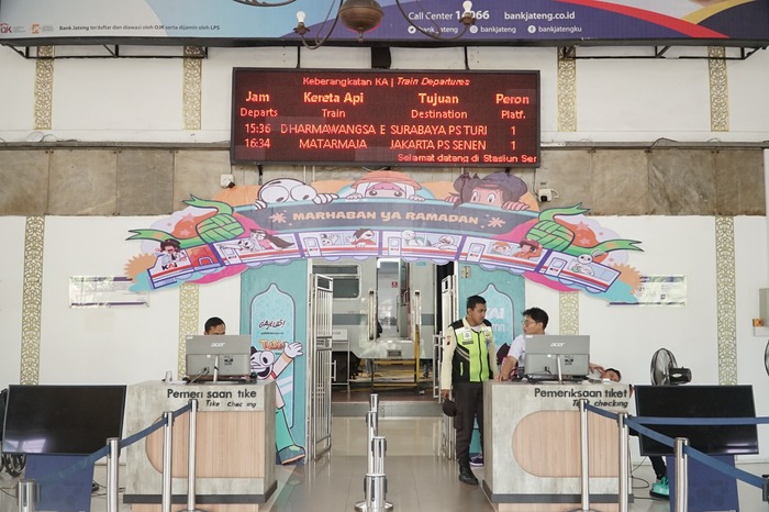 -DEKORASI SPESIAL- Menyambut masa angkutan lebaran 2025, KAI Daop 4 Semarang menghadirkan dekorasi spesial di stasiun. Foto : Dok.KAI/metrojateng.id