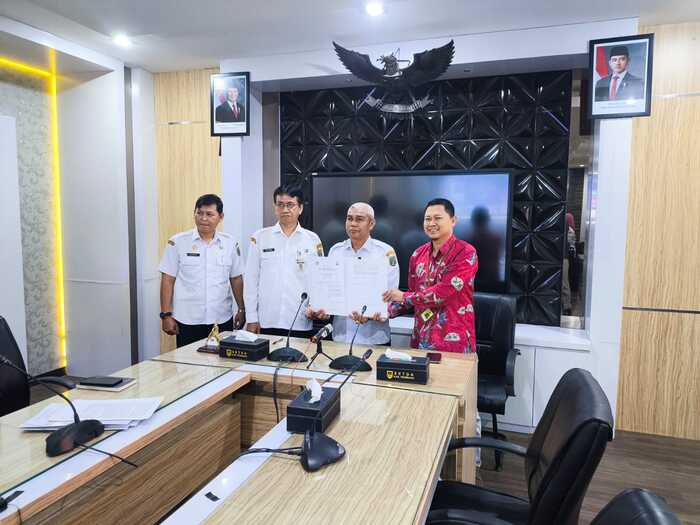 -KERJASAMA- Sebanyak 10 Pemda Tingkat II di Provinsi Jawa Tengah menandatangani Perjanjian Kerja Sama Optimalisasi Pemungutan Pajak Pusat dan Pajak Daerah Tahap VI Tahun 2025 (PKS OP4D) bersama dengan Direktorat Jenderal Pajak (DJP) dan Direktorat Jenderal Perimbangan Keuangan (DJPK) Kementerian Keuangan, secara daring pada Rabu (12/3/2025). Foto : Dok.DJP/metrojateng.id