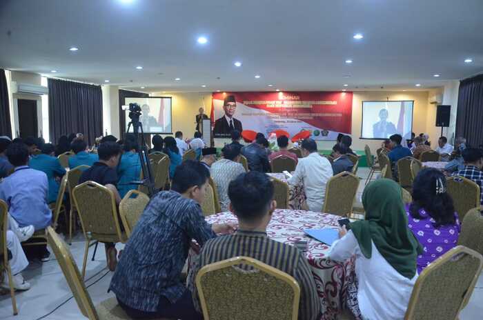 -SEMINAR NASIONAL- Paguyuban Seruan Eling Banyumas (Seruling Mas) kembali melanjutkan rangkaian seminar nasional bertajuk 'Jejak Perjuangan RM Margono Djojohadikusumo Bagi Republik Indonesia', di UTC Convention Hotel,
Semarang, pada Kamis (20/3/2025). Foto : Dok.SerulingMas/metrojateng.id