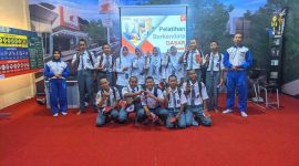 -SAFETY RIDING LABS- Evaluasi praktek kegiatan Safety Riding Learning Siswa SMKN1 Bulakamba oleh Instruktur Safety Riding Astra Motor Jateng. Foto : Dok.Honda/metrojateng.id