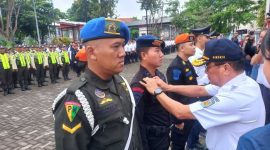 -GELAR PASUKAN- PT Kereta Api Indonesia (Persero) Daerah Operasi 4 Semarang melaksanakan Apel Gelar Pasukan Posko Angkutan Lebaran 2025 yang dipimpin oleh Direktur Pengelolaan Sarana KAI, John Roberto, di Halaman Stasiun Semarang Tawang Bank Jateng pada Senin (24/3/2025). Foto : Dok.KAI/metrojateng.id