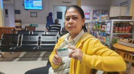 -BERKAT JKN- Rochdilyanti yang saat ini terdaftar sebagai Peserta Segmen Pekerja Penerima Upah (PPU), mengaku sangat terbantu dengan dijaminnya operasi katarak sang suami. Foto : Dok.BPJS/metrojateng.id